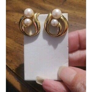Vintage 1992 AVON Goldtone Faux Pearl Modern Classic Pierced Earrings